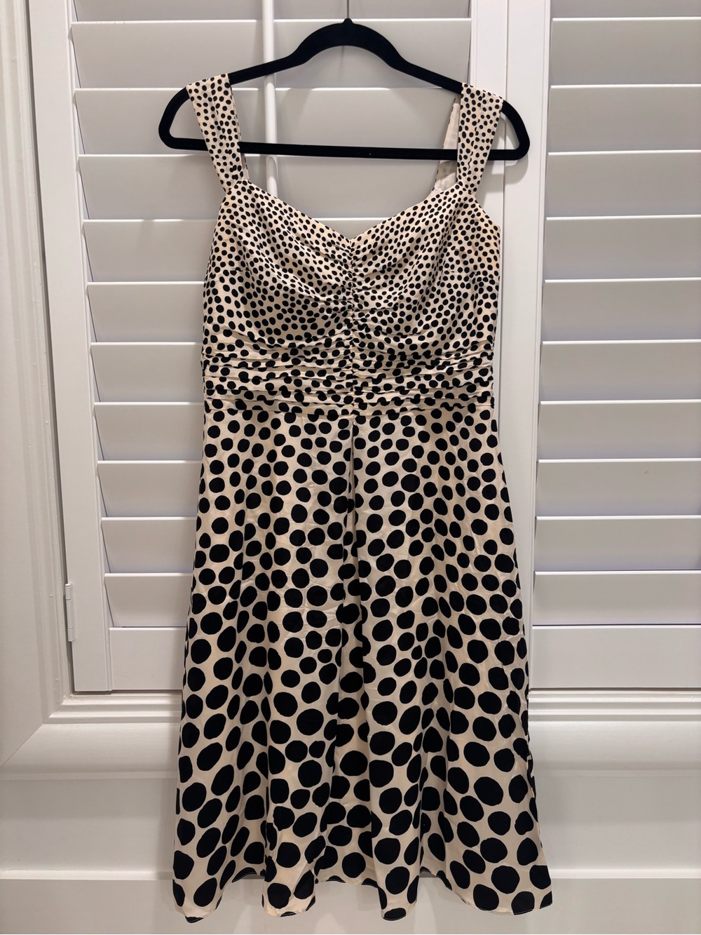 Ann Taylor Polka Dot Ruched Sleeveless dress in Cream and Black size 6